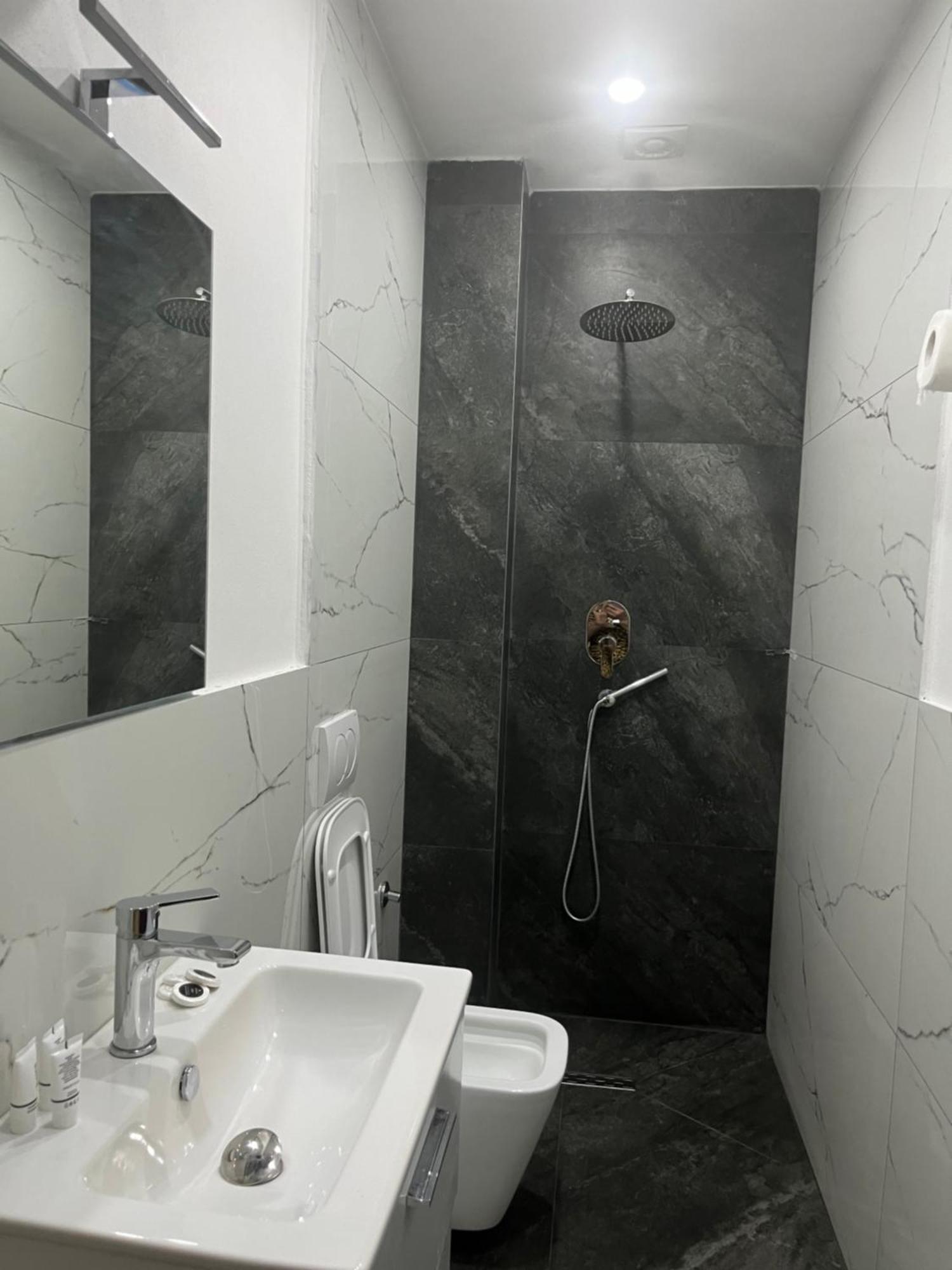Hotel Luli City Center Dıraç Dış mekan fotoğraf