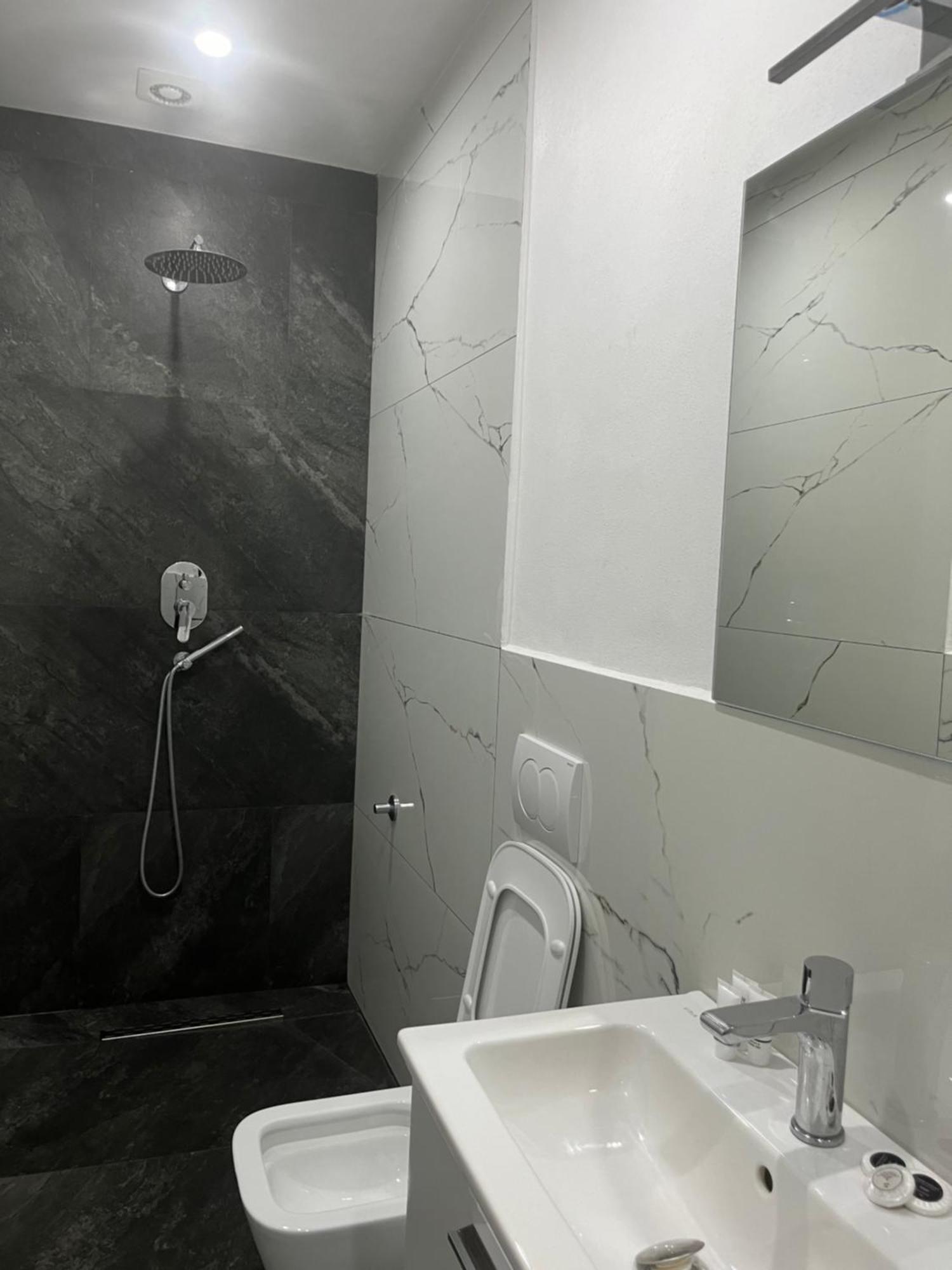 Hotel Luli City Center Dıraç Dış mekan fotoğraf